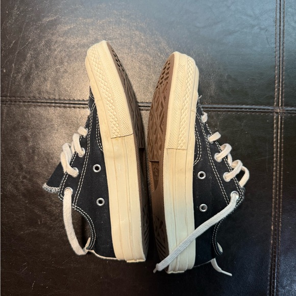 Converse X Comme des Garcons Play Chuck Taylor Sneaker Kids size 4 - Picture 2 of 7